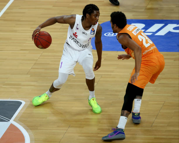 在国内足坛 在国内足坛