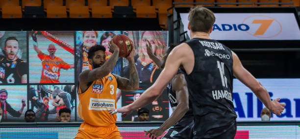 勇敢重返 勇敢重返